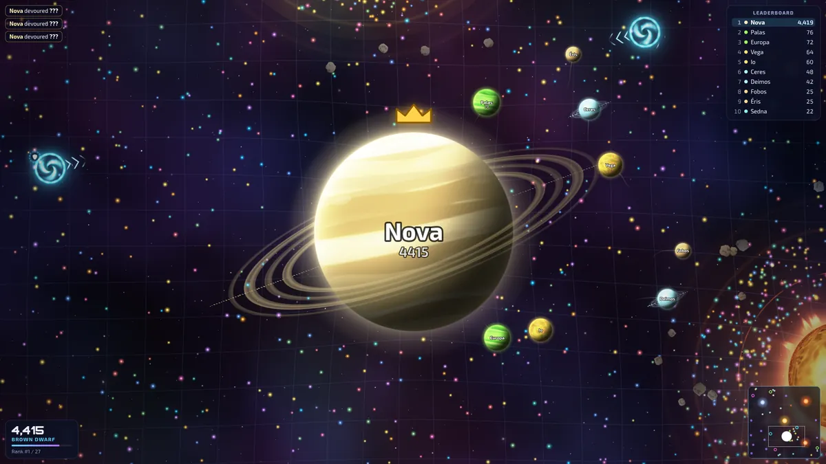 A huge ringed planet with pale gold bands, the Saturno skin, leading the room with smaller planets around it